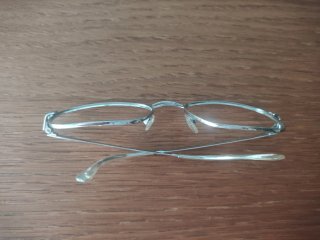 Montura de gafas plateada