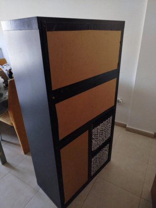 Estantería modular IKEA marrón/negra.
