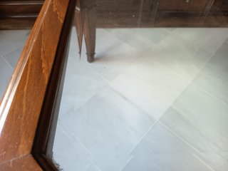 Mesa de centro de madera y cristal