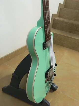 Bajo Réplica Höfner Mint