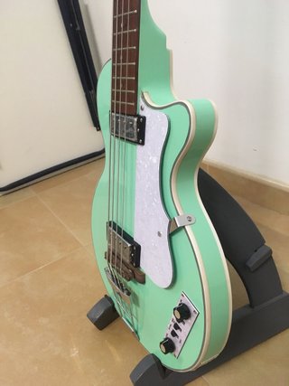 Bajo Réplica Höfner Mint