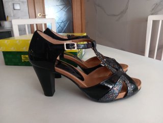 Sandalias Pitillos Charol Negro Talla 38