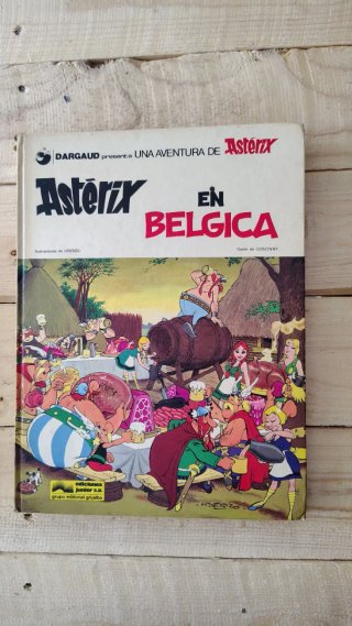 Lote 9 comics de Asterix tapa dura.