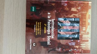 Libros psicología UNED y  diccionarios.