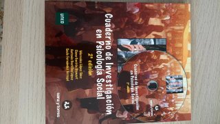 Libros psicología UNED y  diccionarios.