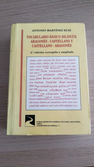 Libros psicología UNED y  diccionarios.