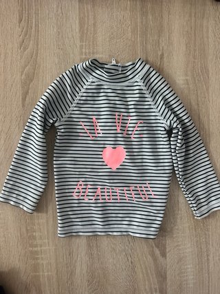 Conjunto bañador niña rayas y corazón Kiabi 18M