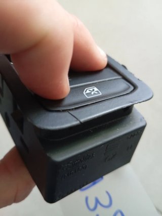 Mando elevalunas Seat Ateca KH