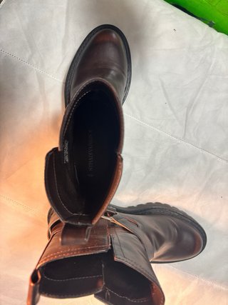 Botines moteros Stradivarius marrones con hebillas