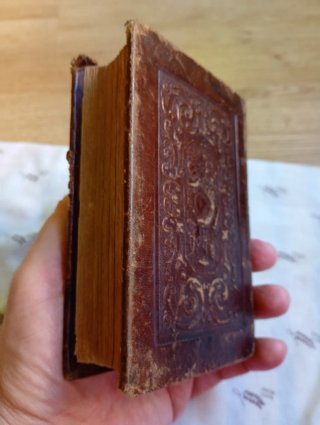 Devocionario o libro religioso antiguo