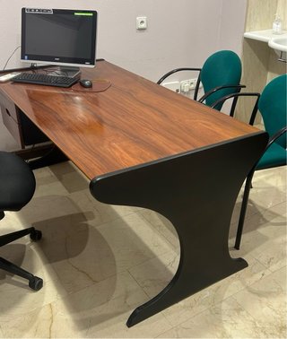 Conjunto Mesa y Sillas Despacho