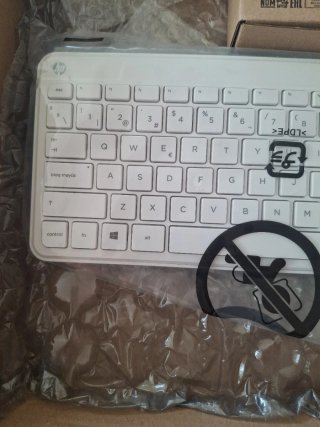 Teclado Inalámbrico HP Blanco y ratón negro