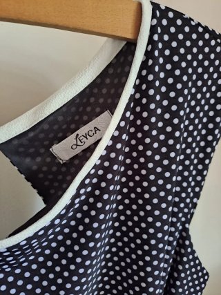 Vestido de lunares negro y blanco