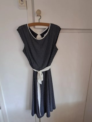 Vestido de lunares negro y blanco