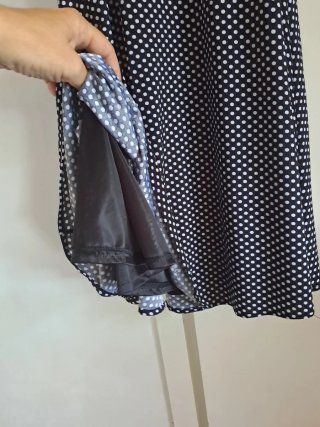 Vestido de lunares negro y blanco