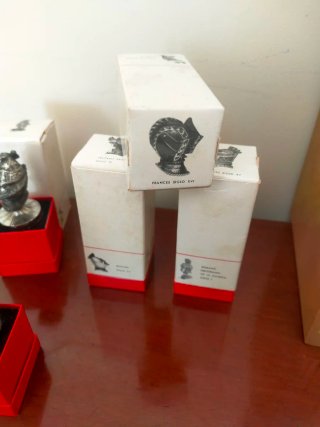 Colección tapones corcho figuras metal