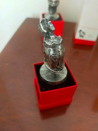 Colección tapones corcho figuras metal