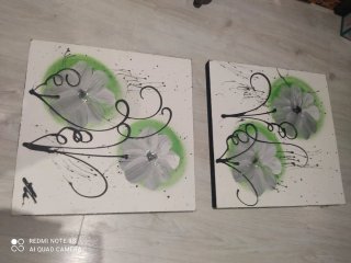 Dos cuadros decorativos de flores