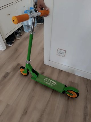 Patinete infantil plegable verde un solo uso
