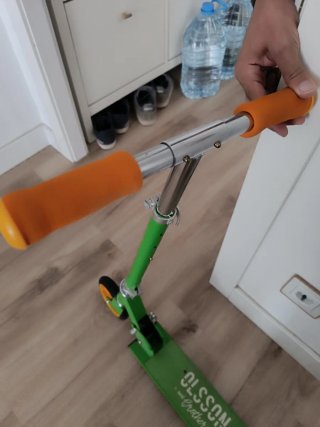 Patinete infantil plegable verde un solo uso
