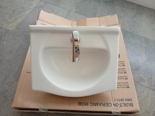 Lavabo de cerámica Teka con grifo