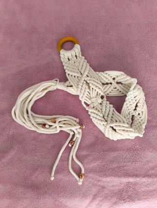Cinture in crochet nere e bianche con anelli