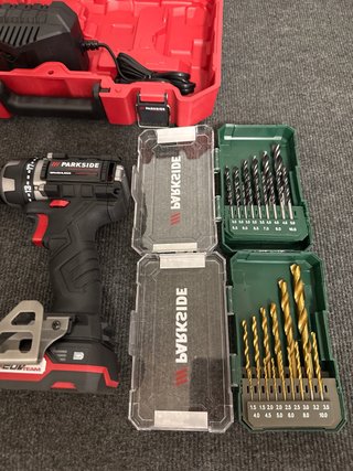 Atornillador Parkside 20V + Batería y Brocas