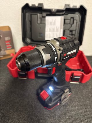 Atornillador Parkside 20V + Batería y Brocas