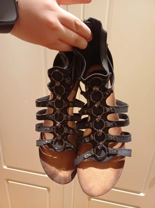 Sandalias Divi Negras y Doradas
