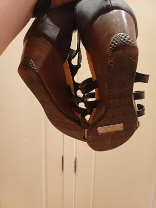 Sandalias Divi Negras y Doradas