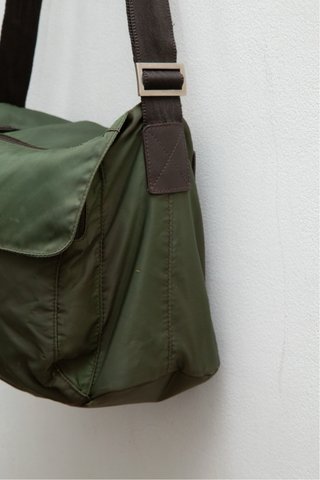 Borsa a tracolla Prada verde oliva