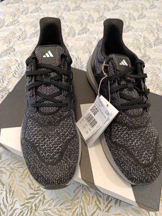 Zapatillas Adidas Ultradream DNA.