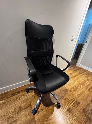 Silla de oficina ergonómica negra