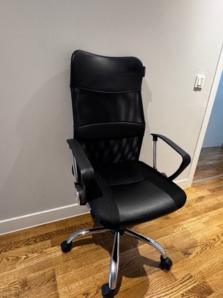 Silla de oficina ergonómica negra