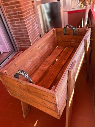Cajón de madera para huerto urbano