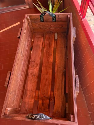 Cajón de madera para huerto urbano