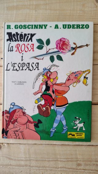 Lote de cuatro comics de Asterix en catalán