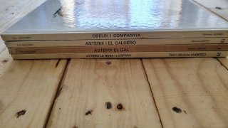 Lote de cuatro comics de Asterix en catalán
