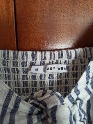 Vestido marinero rayas azul y blanco.