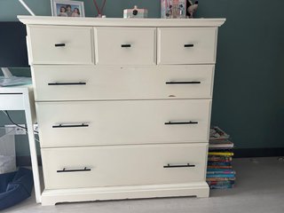 Cómoda cajonera blanca de madera