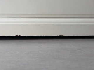 Cómoda cajonera blanca de madera