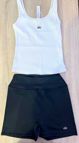 Alo Conjunto Camiseta sin manga y shorts