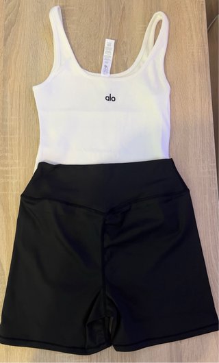 Alo Conjunto Camiseta sin manga y shorts