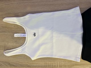 Alo Conjunto Camiseta sin manga y shorts