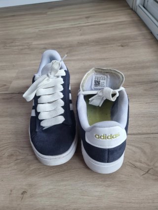 Adidas Campus Azul y Blanco puestas 2 veces