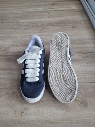 Adidas Campus Azul y Blanco puestas 2 veces