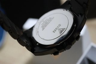 Reloj Guess Negro y Plateado con Cristales