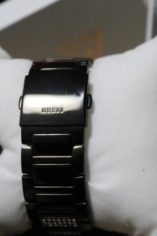 Reloj Guess Negro y Plateado con Cristales