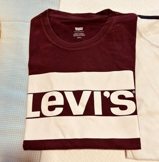 Camisetas Hollister y Levis de Manga Corta