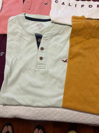 Camisetas Hollister y Levis de Manga Corta
